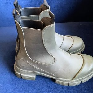 Gianni rubber ankle boots size 7